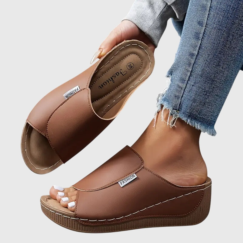 Bríd Comfort Glide Sandals